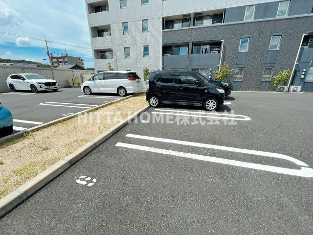 レジーナ 倉梯の駐車場|敷地内に２台分の空きがあります◎