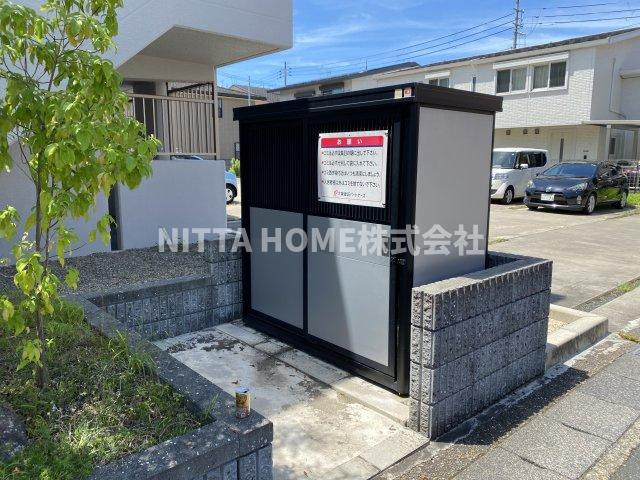 レジーナ 倉梯のエントランス|専用のゴミ捨て場があります◇
