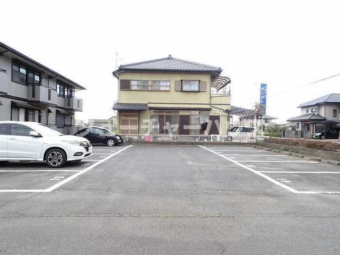 ルミエール　Ｂの駐車場