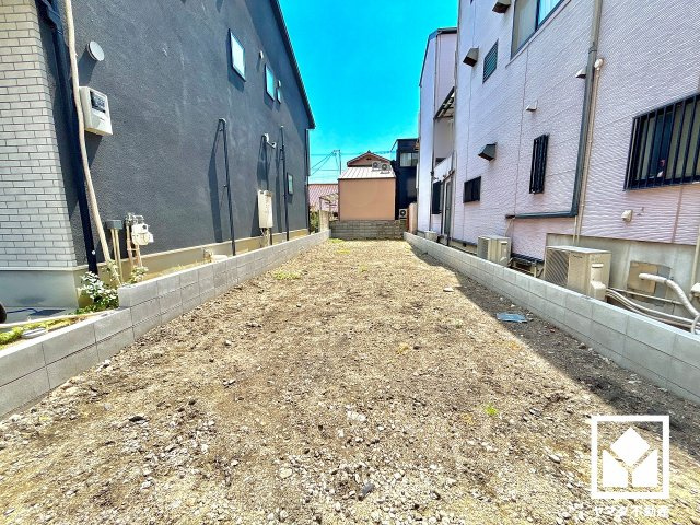 尼崎市立花町２期の外観|「ローソン尼崎立花駅東店」まで徒歩3分、「阪急オアシス立花店」まで徒歩5分、「サンディ尼崎三反田店」まで徒歩8分など、他にもお買い物施設が徒歩圏内に複数あり便利な住環境です。