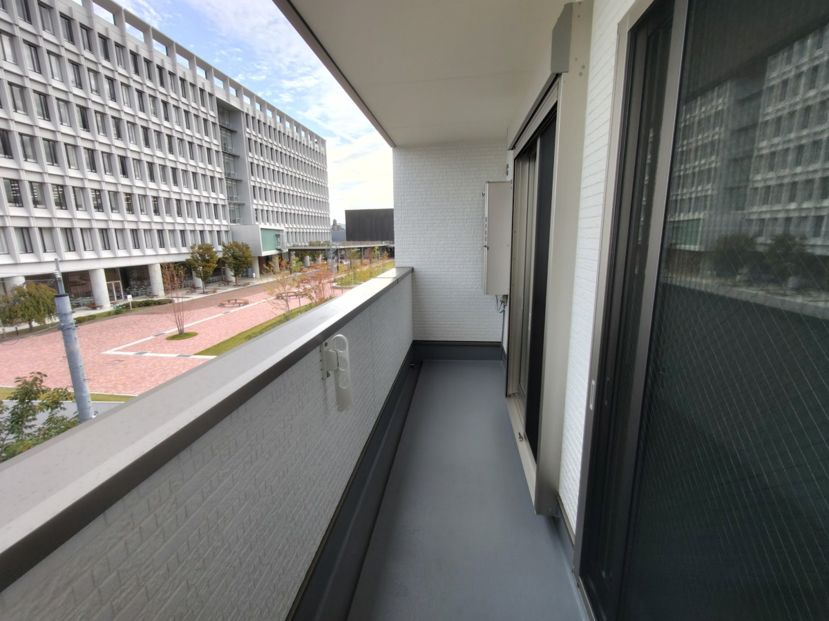 寝屋川市日之出町のハイツのバルコニー