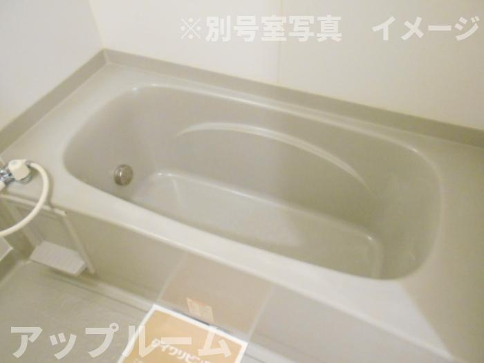 小牧市大字久保一色のアパートの浴室|浴槽