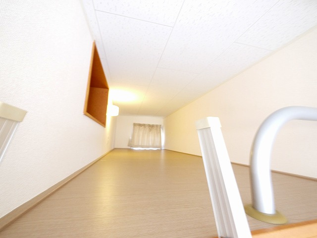 レオパレスハルカの内装|明るい室内です
