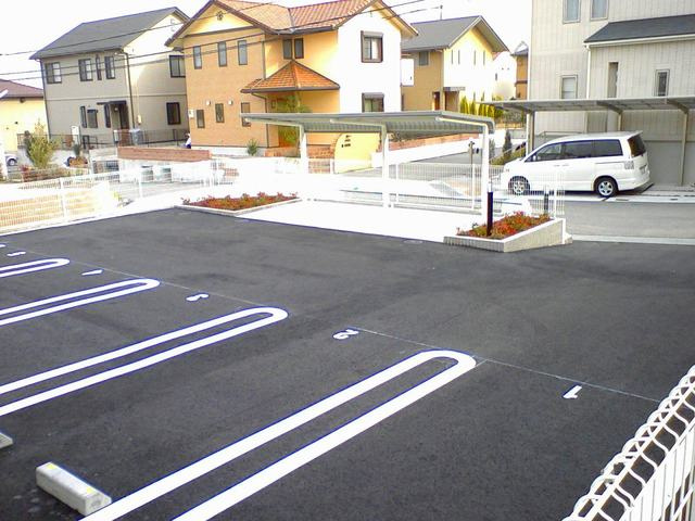 カーサ・フェリーチェⅠの駐車場