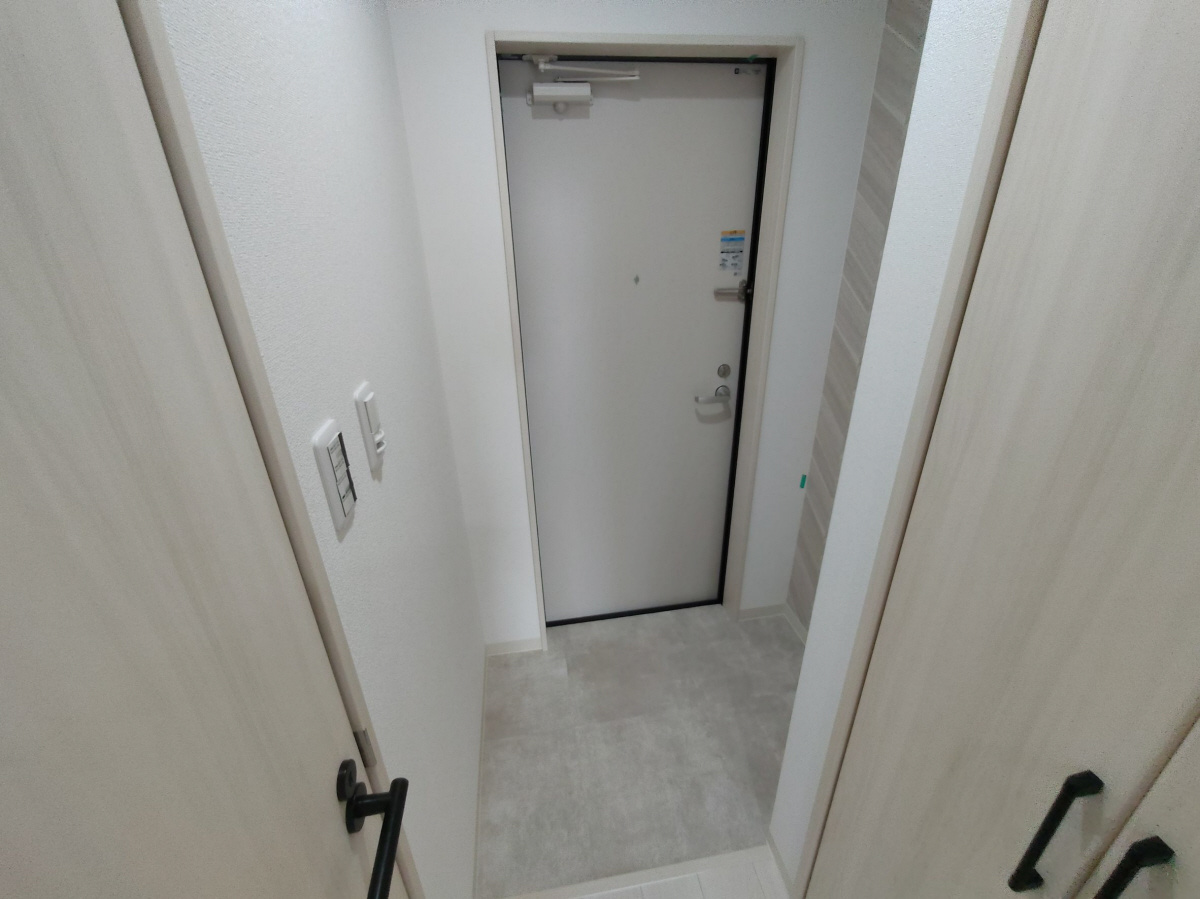 寝屋川市日之出町のハイツの玄関