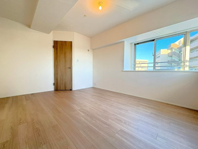 １１階部分南東角部屋◆即入居ＯＫの４ＬＤＫ住戸◆京阪東ローズタウン・ファインガーデンあゆみヶ丘A棟の洋室|洋室