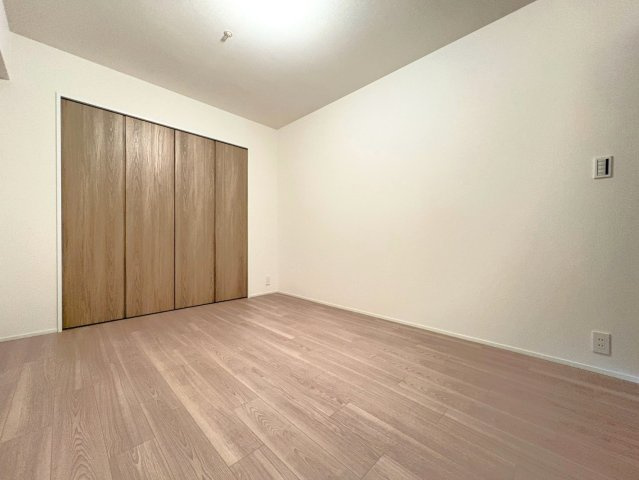 １１階部分南東角部屋◆即入居ＯＫの４ＬＤＫ住戸◆京阪東ローズタウン・ファインガーデンあゆみヶ丘A棟の洋室|洋室