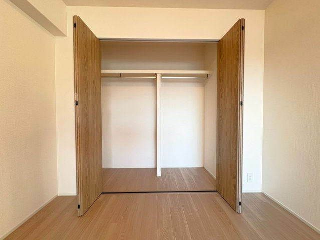 １１階部分南東角部屋◆即入居ＯＫの４ＬＤＫ住戸◆京阪東ローズタウン・ファインガーデンあゆみヶ丘A棟の収納|洋室収納