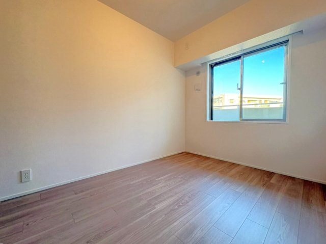 １１階部分南東角部屋◆即入居ＯＫの４ＬＤＫ住戸◆京阪東ローズタウン・ファインガーデンあゆみヶ丘A棟の洋室|洋室
