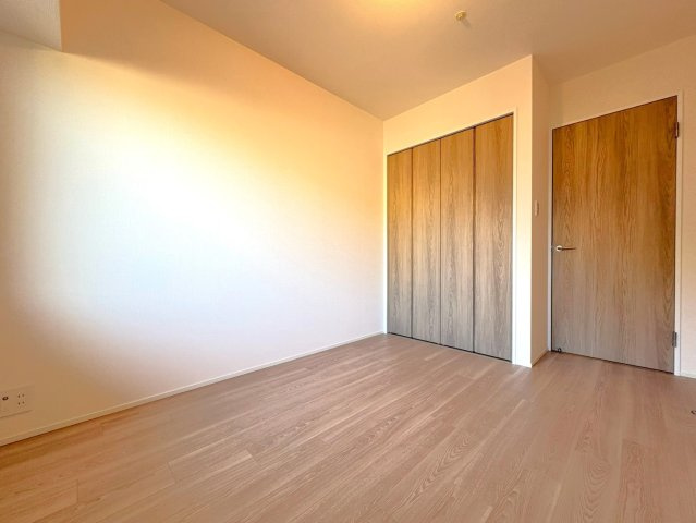 １１階部分南東角部屋◆即入居ＯＫの４ＬＤＫ住戸◆京阪東ローズタウン・ファインガーデンあゆみヶ丘A棟の洋室|洋室