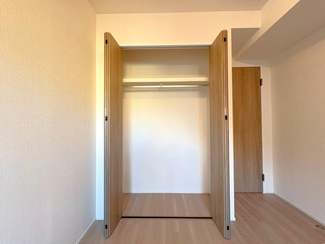 １１階部分南東角部屋◆即入居ＯＫの４ＬＤＫ住戸◆京阪東ローズタウン・ファインガーデンあゆみヶ丘A棟の収納|洋室収納