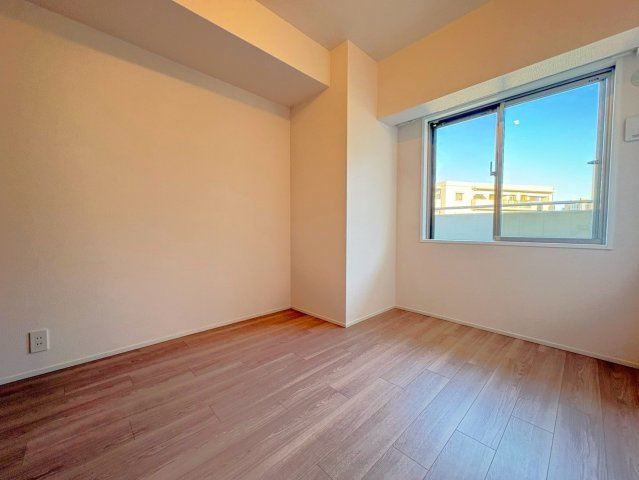 １１階部分南東角部屋◆即入居ＯＫの４ＬＤＫ住戸◆京阪東ローズタウン・ファインガーデンあゆみヶ丘A棟の洋室|洋室