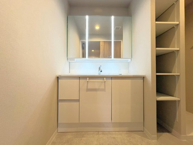 １１階部分南東角部屋◆即入居ＯＫの４ＬＤＫ住戸◆京阪東ローズタウン・ファインガーデンあゆみヶ丘A棟の洗面所|洗面室