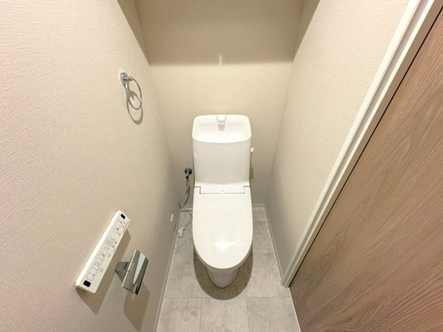 １１階部分南東角部屋◆即入居ＯＫの４ＬＤＫ住戸◆京阪東ローズタウン・ファインガーデンあゆみヶ丘A棟のトイレ|トイレ