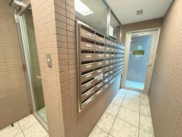 １１階部分南東角部屋◆即入居ＯＫの４ＬＤＫ住戸◆京阪東ローズタウン・ファインガーデンあゆみヶ丘A棟の設備|郵便受けポスト