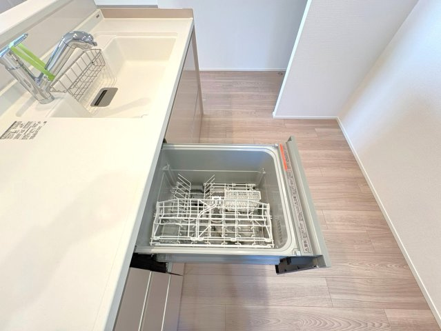 １１階部分南東角部屋◆即入居ＯＫの４ＬＤＫ住戸◆京阪東ローズタウン・ファインガーデンあゆみヶ丘A棟のキッチン|食器洗浄乾燥機付き