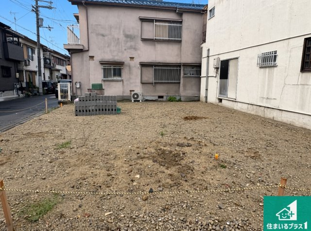 ■大東市泉町　新築一戸建ての外観|周辺は落ち着いた街並みの住宅地！子育てがしやすい住環境です！まだ未完成ですが、現地でしかわからない事もございます。是非一度ご覧ください。