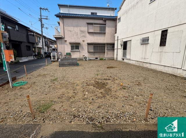 ■大東市泉町　新築一戸建ての外観|周辺は落ち着いた街並みの住宅地！子育てがしやすい住環境です！まだ未完成ですが、現地でしかわからない事もございます。是非一度ご覧ください。