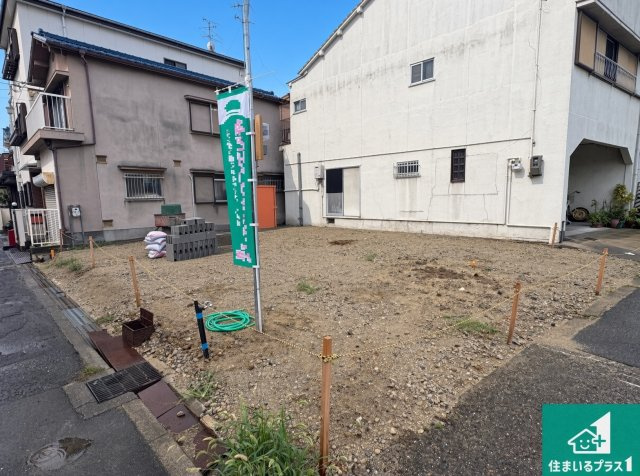 ■大東市泉町　新築一戸建ての外観|周辺は落ち着いた街並みの住宅地！子育てがしやすい住環境です！まだ未完成ですが、現地でしかわからない事もございます。是非一度ご覧ください。