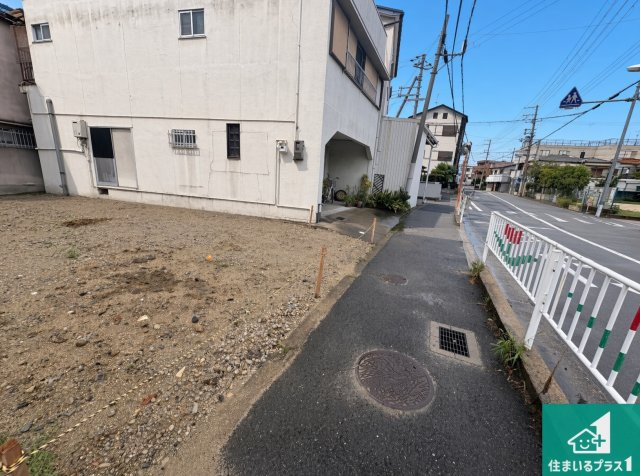 ■大東市泉町　新築一戸建ての前面道路含む現地写真|周辺は落ち着いた街並みの住宅地！子育てがしやすい住環境です！まだ未完成ですが、現地でしかわからない事もございます。是非一度ご覧ください。