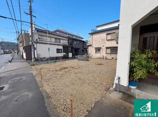 ■大東市泉町　新築一戸建ての外観|周辺は落ち着いた街並みの住宅地！子育てがしやすい住環境です！まだ未完成ですが、現地でしかわからない事もございます。是非一度ご覧ください。