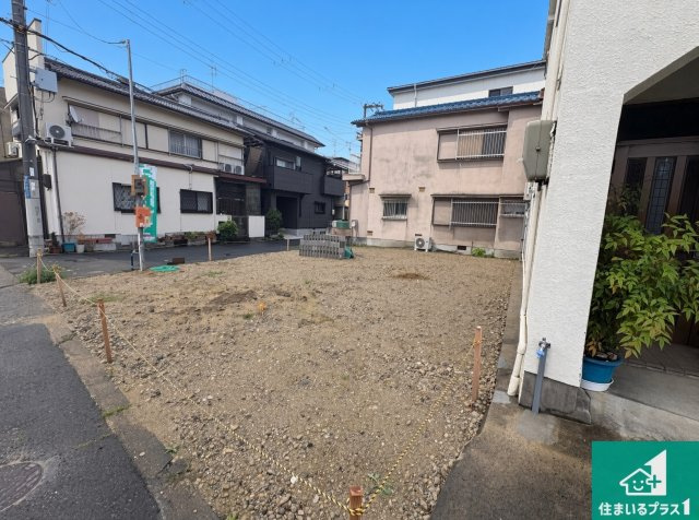 ■大東市泉町　新築一戸建ての外観|周辺は落ち着いた街並みの住宅地！子育てがしやすい住環境です！まだ未完成ですが、現地でしかわからない事もございます。是非一度ご覧ください。
