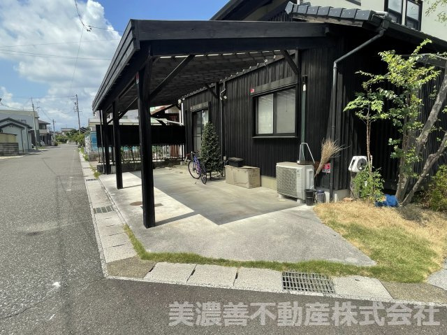 ６０８３５　岐阜市正木南１丁目中古戸建ての駐車場