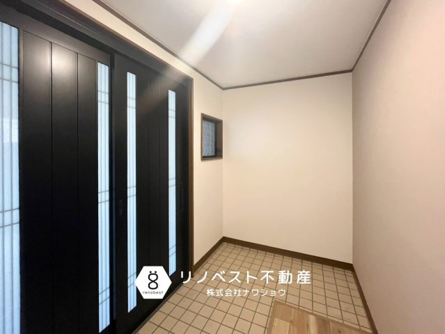東大阪市鴻池町1丁目の玄関|【リノベスト不動産】女性スタッフ・男性スタッフ共に活躍中！
