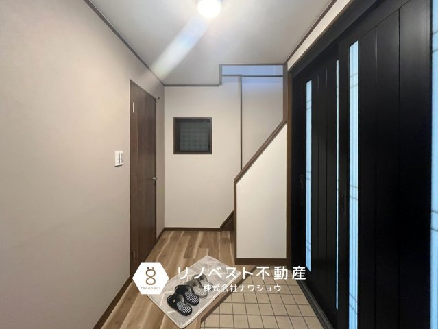 東大阪市鴻池町1丁目の玄関|【リノベスト不動産】土日祝も営業中！HPより来店予約も可能です◎
