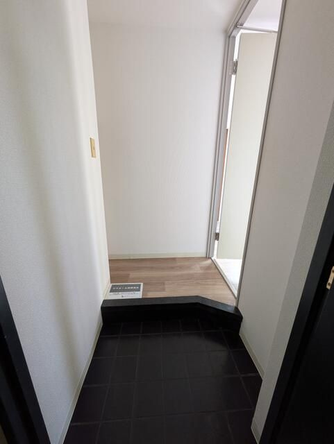 小日向サニーハイツの玄関