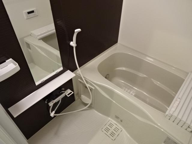 平塚市龍城ケ丘のアパートの浴室