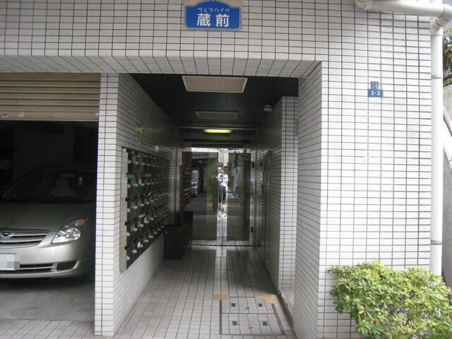 ヴェラハイツ蔵前のエントランス