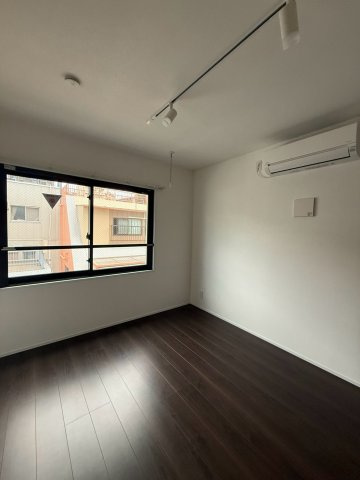 FLレジデンス千代田昕居の内装|明るい色調の室内です