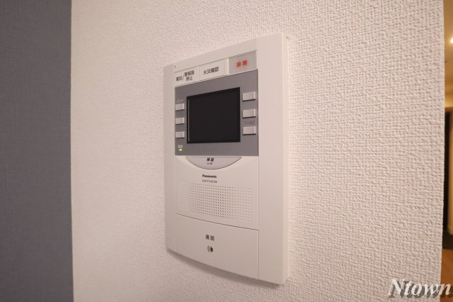 【セキュリティ】 | プレサンスSAKAEフロント | モニター付きインターホンです。