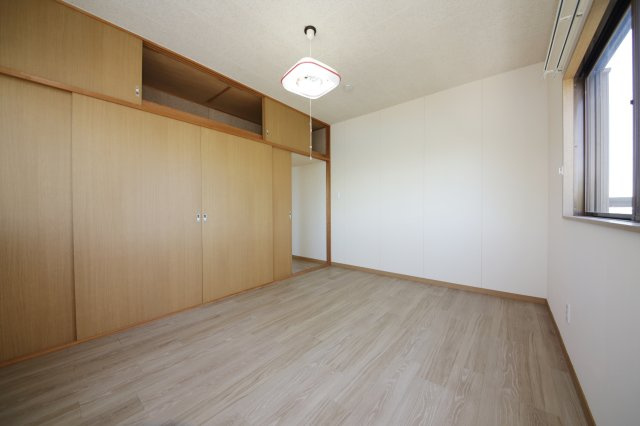 常滑市山方町5丁目貸家の洋室
