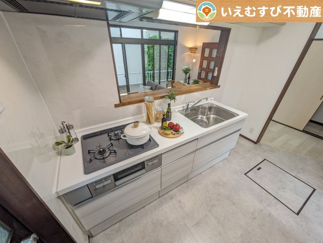 加須市西ノ谷　中古戸建のキッチン|リフォーム済みのキッチン
綺麗なキッチンで快適なお料理タイム♪ぬくもりのある落ち着いた空間！
