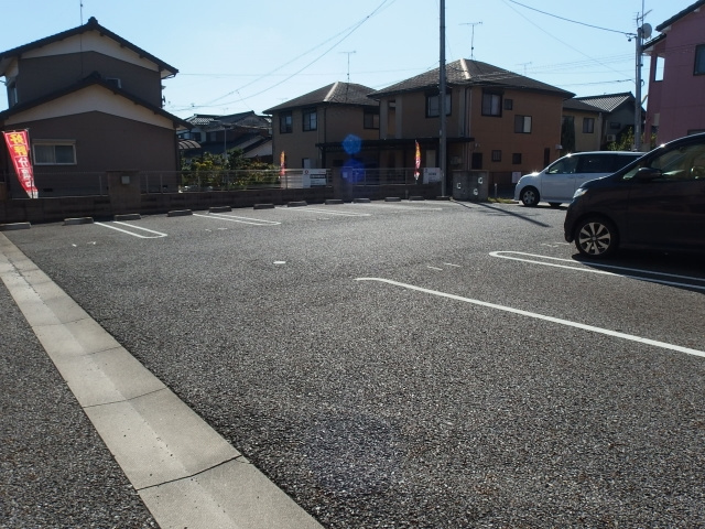 ラフィネス　ソシア　B棟の駐車場