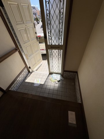 田中貸家の玄関