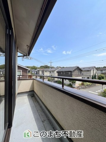 宇都宮市豊郷台2丁目RF住宅のバルコニー|南向きの大型バルコニーは陽当り良好で、たっぷりのお洗濯物もよく乾きます！