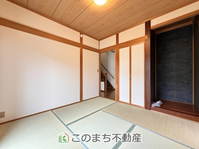 宇都宮市豊郷台2丁目RF住宅の和室|お子様のお昼寝にも便利な和室です。大きな窓から暖かな日差しが差し込みます♪