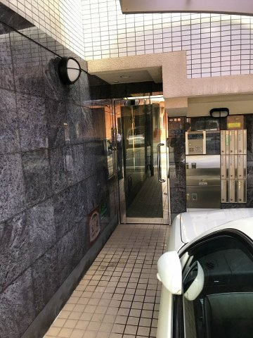 アールブラン生田のエントランス