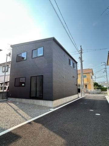 フォレクス保免上2　A棟の前面道路含む現地写真