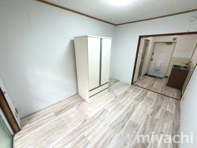 レジデンス城山の洋室
