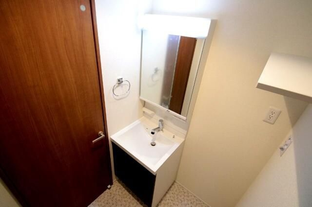 ＳＵＮ　ＳＱＵＡＲＥ（サン　スクエア）の洗面所