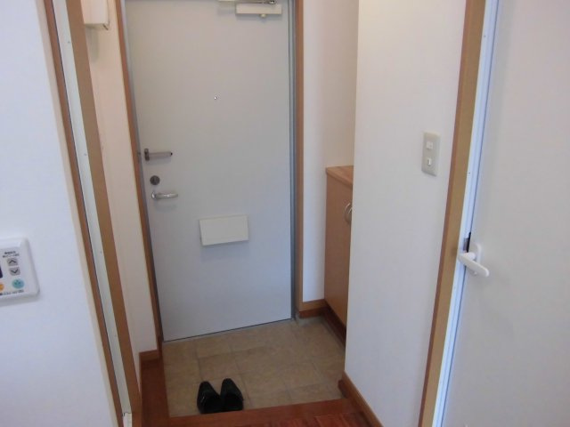 なみへいマンションの玄関