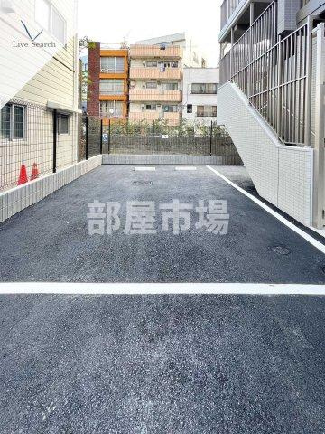 ジニア浅草の駐車場