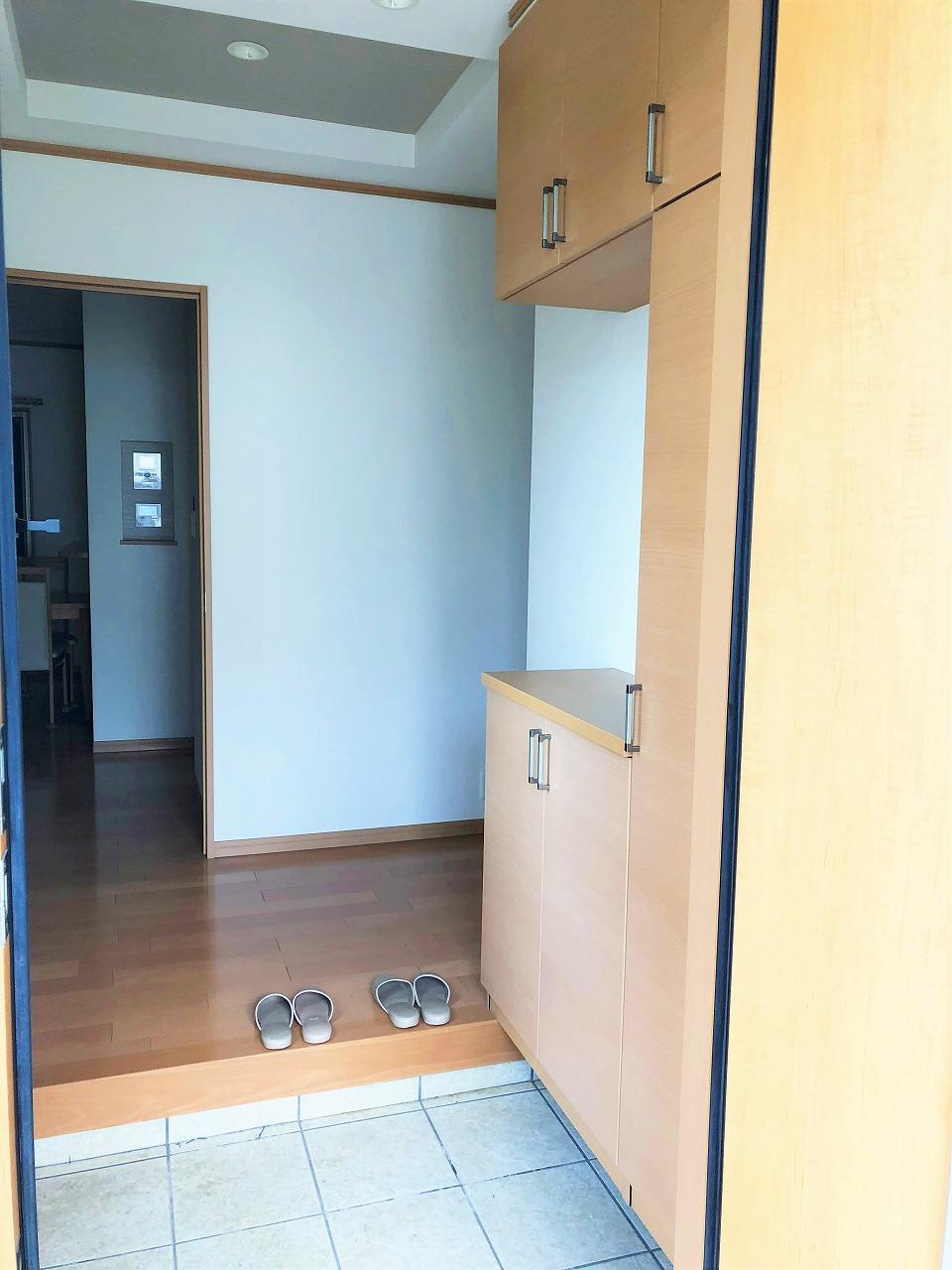 館林市大街道貸家の玄関