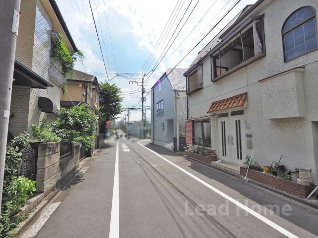 【前面道路含む現地写真】 | 世田谷区等々力2丁目 | 交通量が少なく落ち着いた雰囲気の前面道路です。お子様とのお出かけや毎日の通行も安心ですね♪