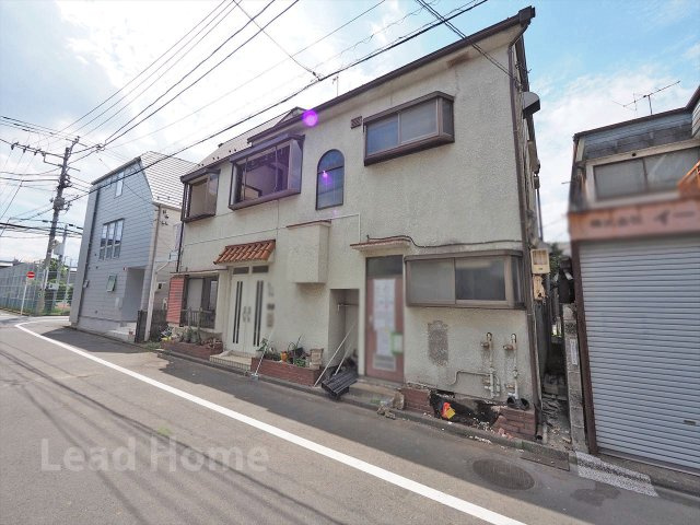 【外観】 | 世田谷区等々力2丁目 | 青空が広がる穏やかな周辺環境に位置する敷地です。日当たりや風通しの良さを実感していただけます！