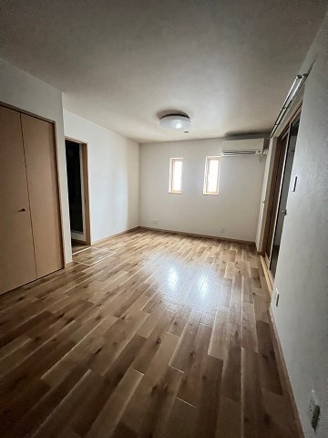 尼崎市次屋１丁目のアパートの居間・リビング